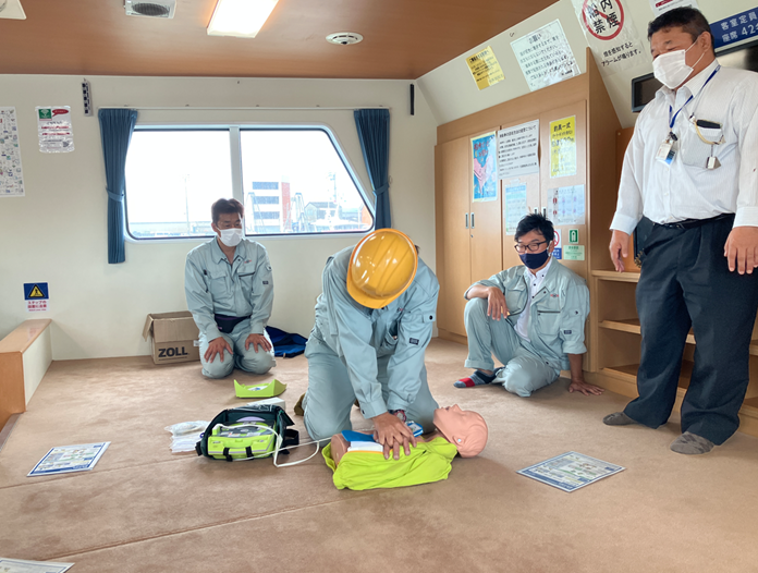 NEW IBUKI Ⅱ　船上で、AED講習会を開催しました。
